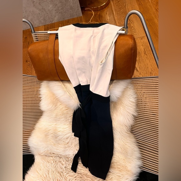 Diane Von Furstenberg sleeveless Gracie wrap black/white/navy black dress sz 2 - Picture 3 of 7